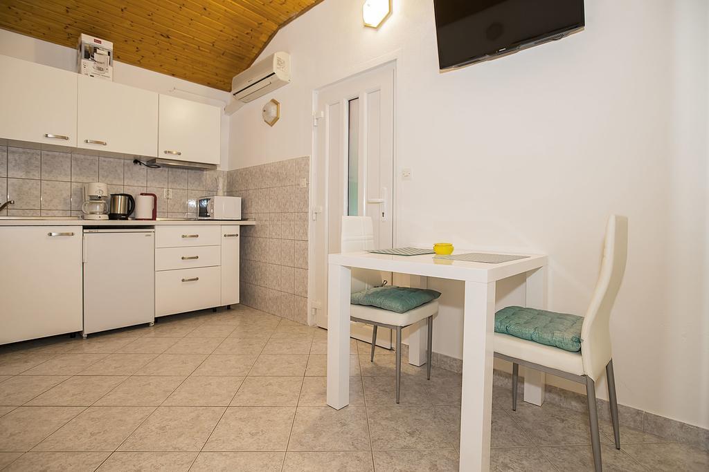Apartments Juranic Baška Rom bilde